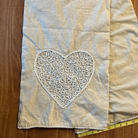 Embellished Hearts table runner - Picture 1 of 5